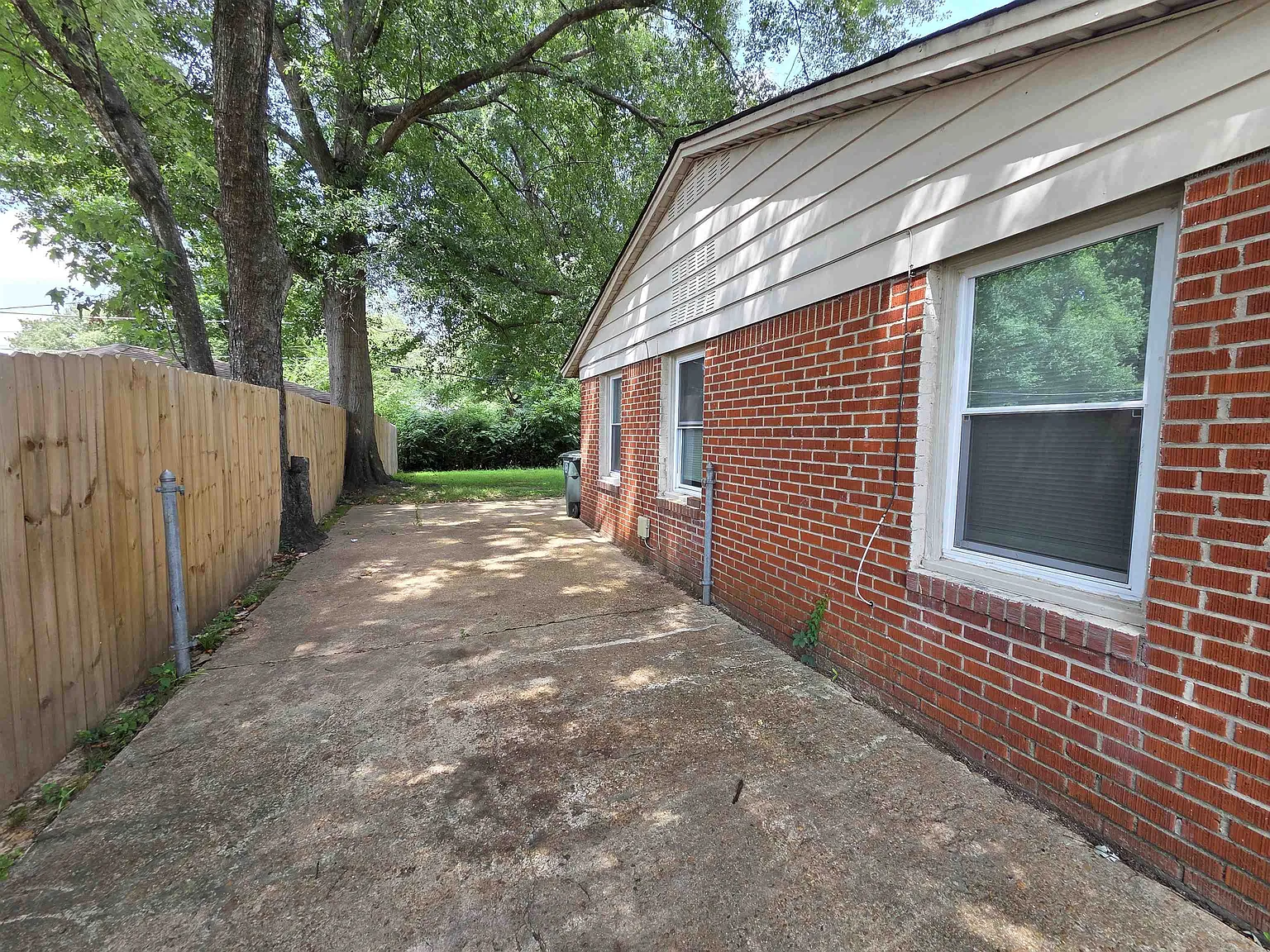 2 bed, 1.0 bath, 872 sqft, $995 — Photo 4
