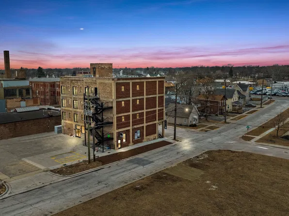 110 Cross St #201, Aurora, IL 60506