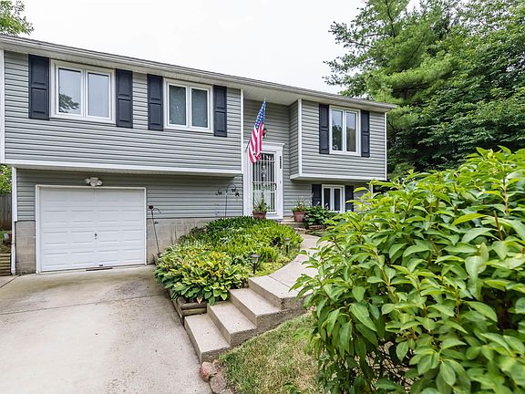 2nd image of 8923 Lakefield Ct