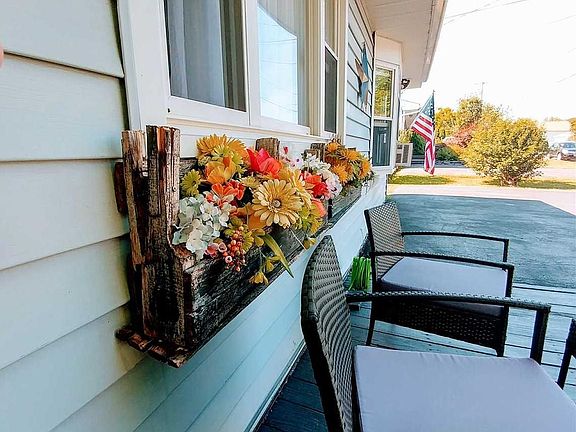 3rd image of 27 Apple Blossom Ln