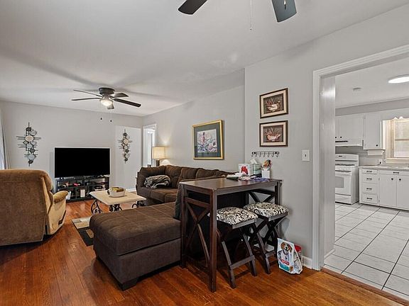 4th image of 617 W 21st St