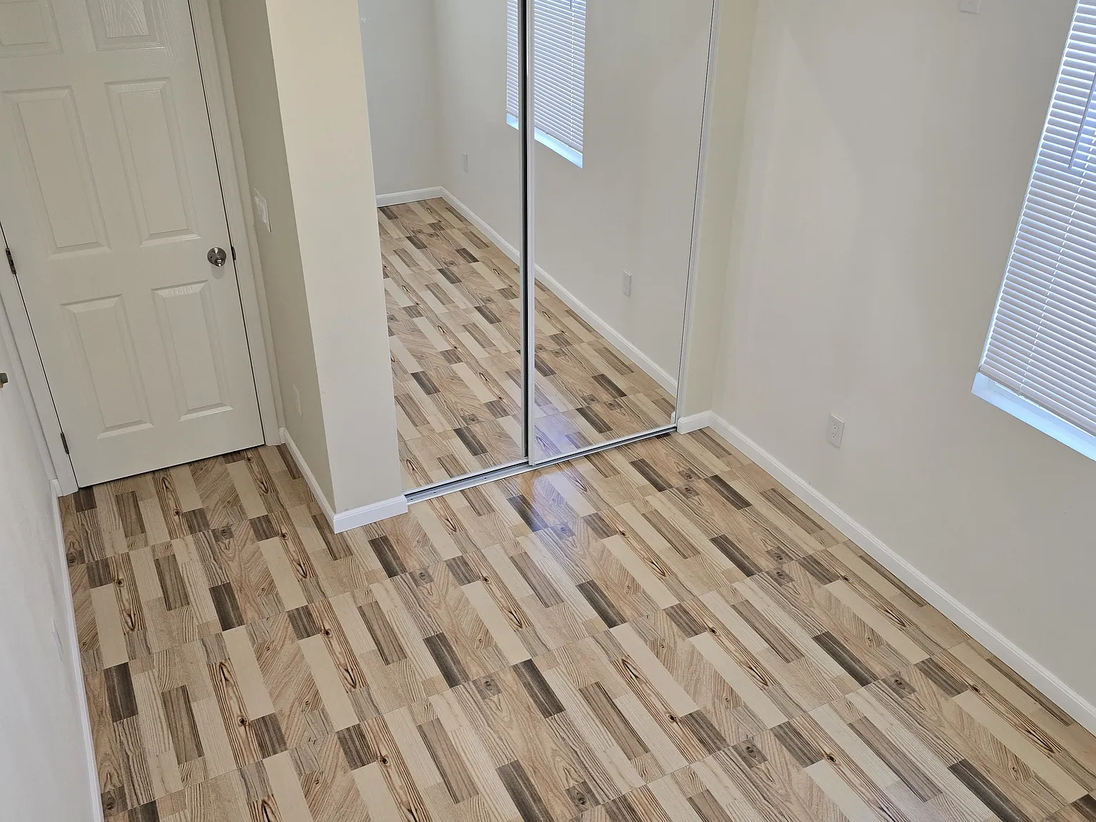 3 bed, 1000 sqft, $3,750 — Photo 3