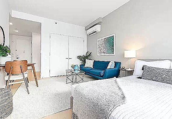 4th image of 582 Parkside Ave #15S