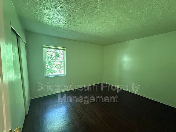 5th image of 3001 Idylwilde Blvd APT 1B
