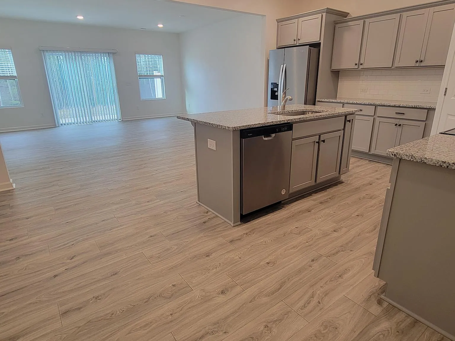 3 bed, 2.5 bath, 1762 sqft, $1,795 — Photo 2