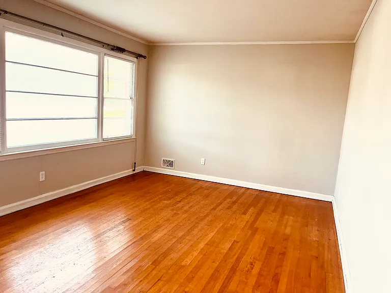 2417 Alandale Dr — Photo 14