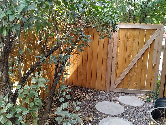 Private entrance thru gate