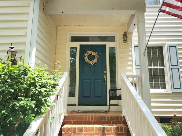 9017 Erinsbrook Dr, Raleigh, NC 27617