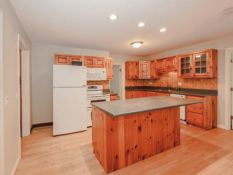 55 Holbrook Hill Rd — Photo 18