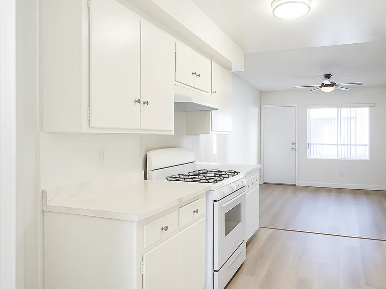 301 N Sunrise Way #6 — Photo 2