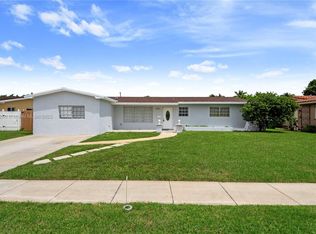 2101 NW 85th Way, Pembroke Pines, FL 33024