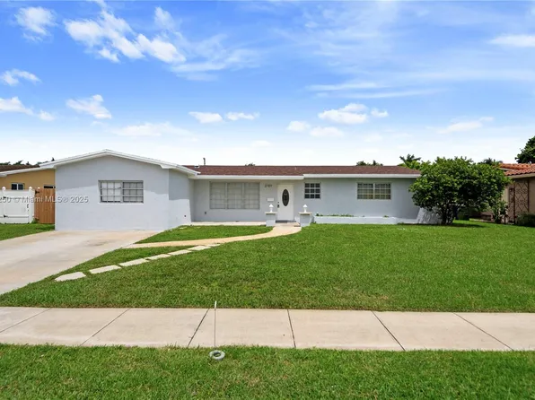 2101 NW 85th Way, Pembroke Pines, FL 33024
