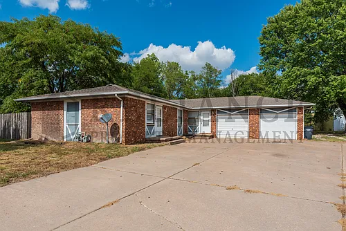 1320 E Peach Ave Photo 1