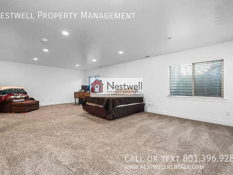 35 E Water Ln — Photo 15