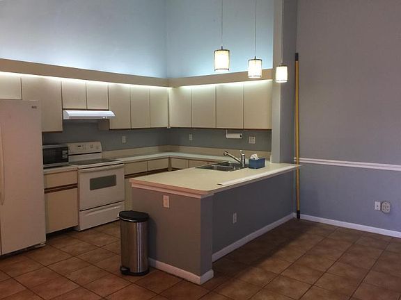 3rd image of 1014 Summit Trail Cir APT D