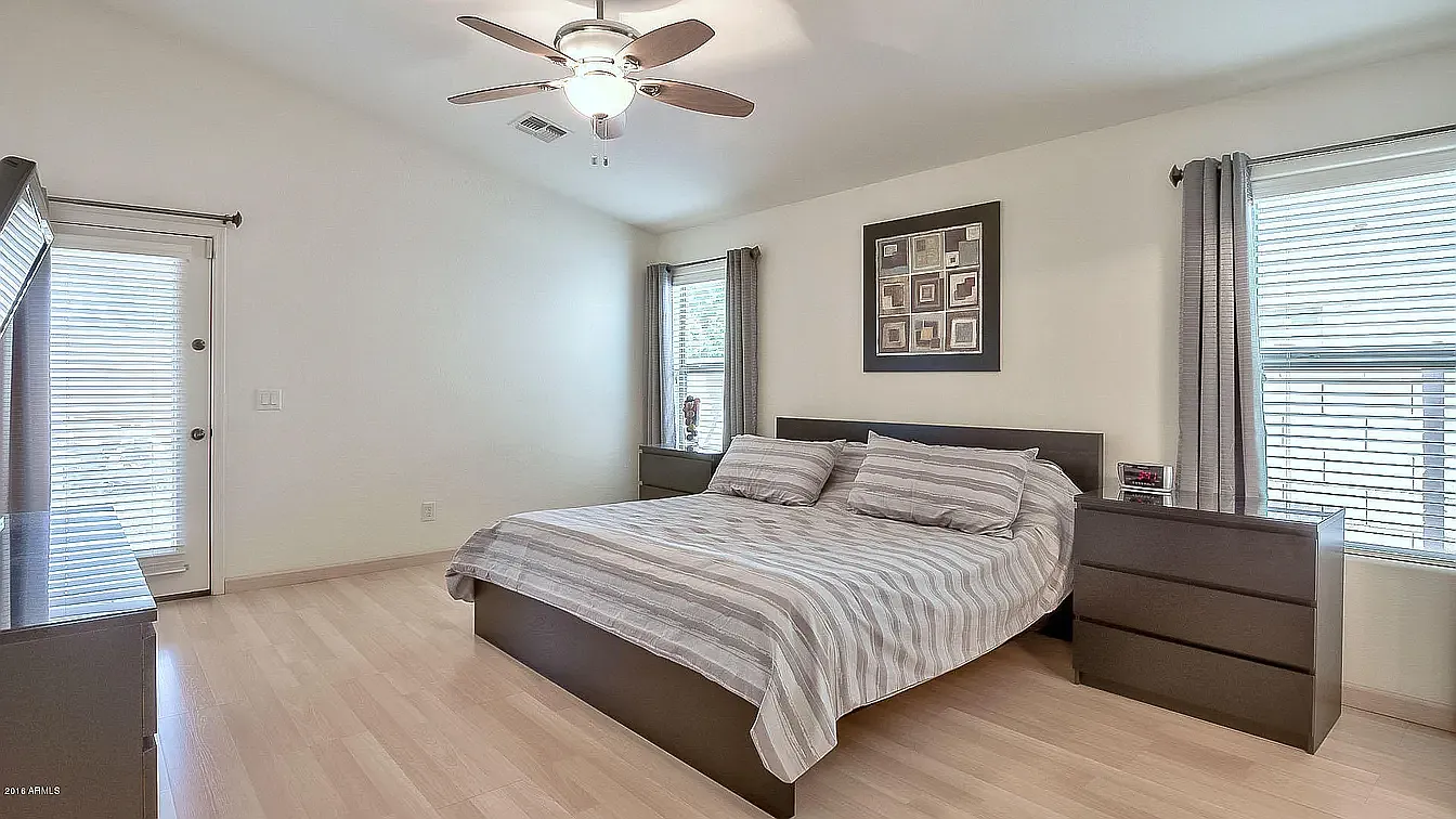 3 bed, 2097 sqft, $3,200 — Photo 2