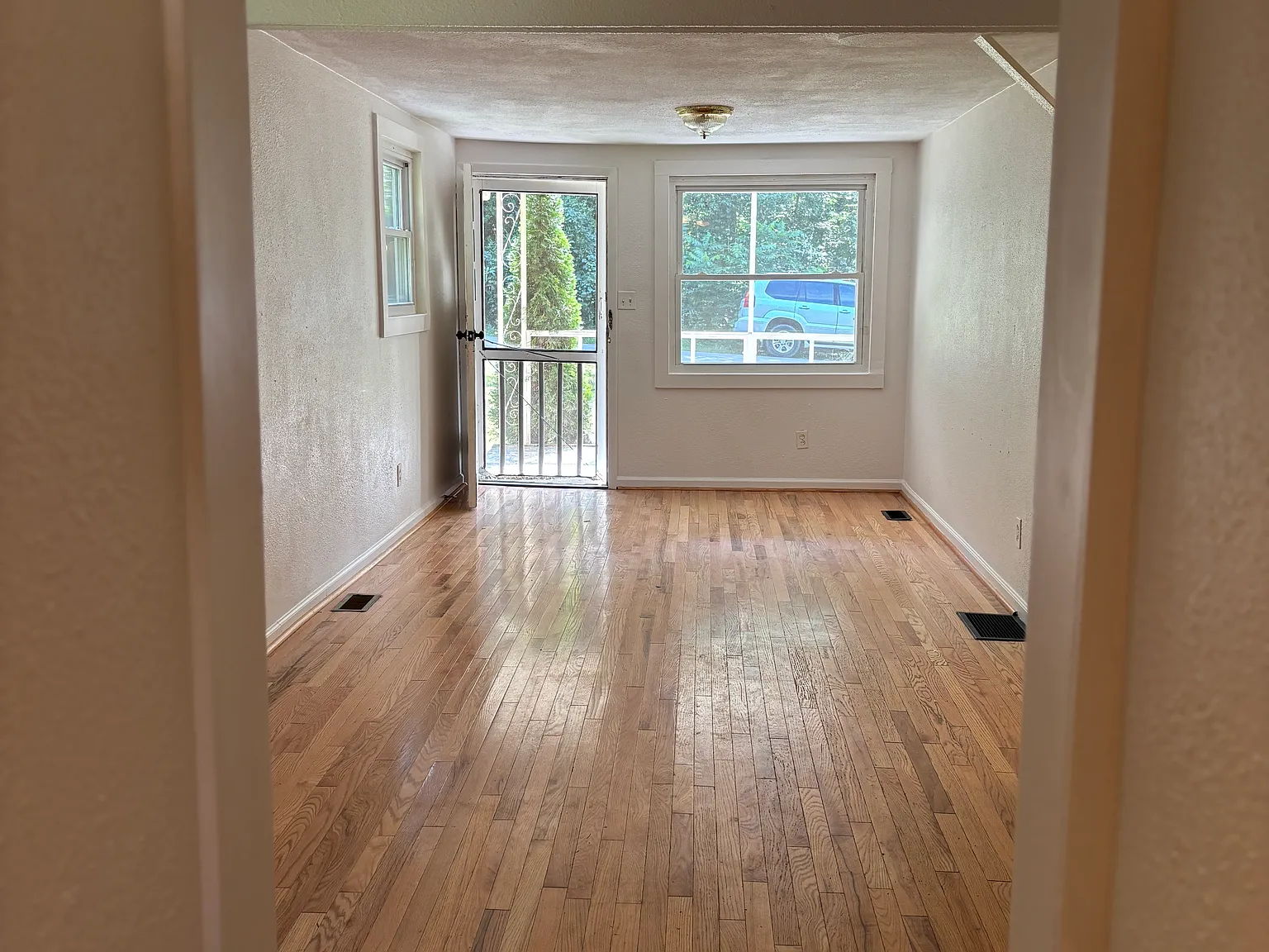 2 bed, 1.5 bath, 930 sqft, $1,825 — Photo 4