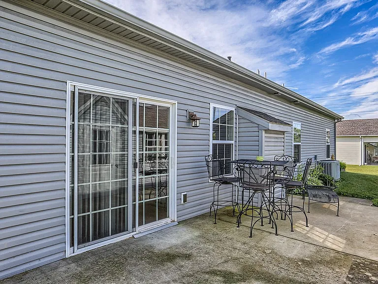 312 Sleepy Hollow Dr — Photo 9