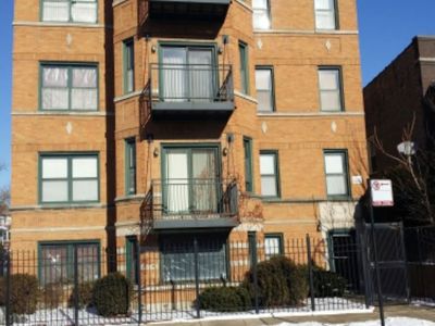 2400 E 74th St APT 3, Chicago, IL, 60649