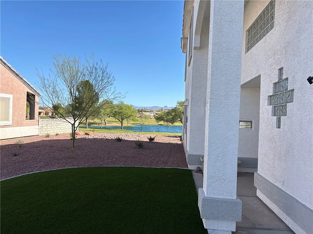 4 bed, 3.0 bath, 2564 sqft, $2,100 — Photo 3
