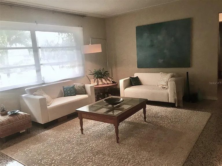 Poinsettia Dr — Photo 7