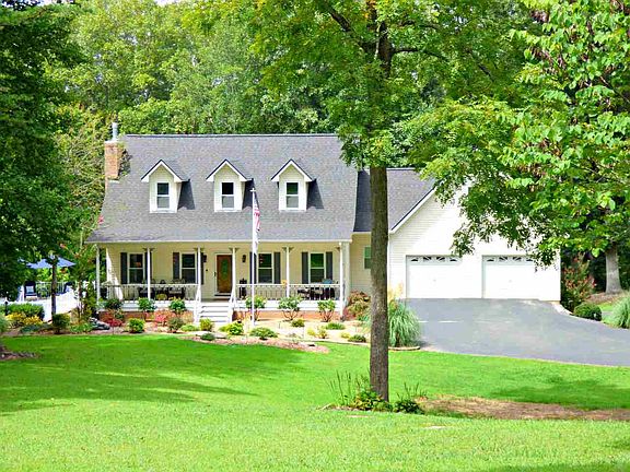 3rd image of 640 Armstrong Dr