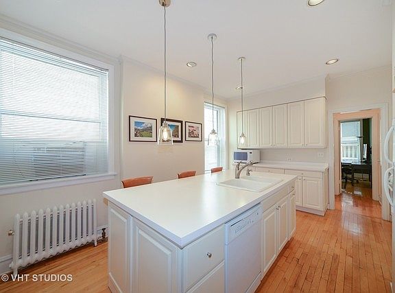 5th image of 2919 N Pine Grove Ave APT 1