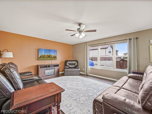 3rd image of 15826 Chippewa Ln