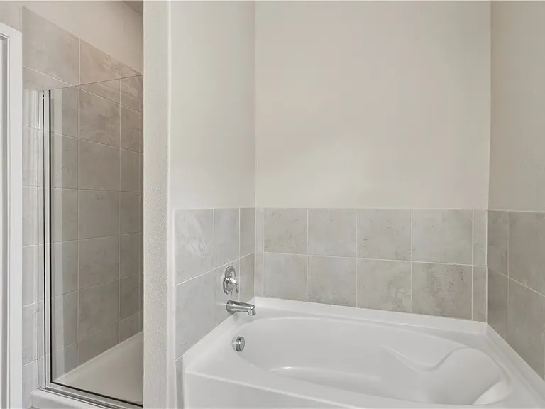 140 Fabarm Ln — Photo 16