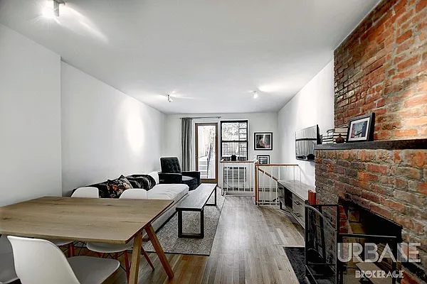 Rented by Urbane Brokerage | media 2