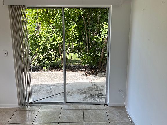 5th image of 317 Tudor Dr #1