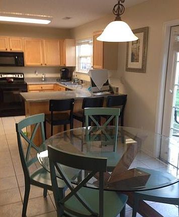 3rd image of 10305 Haddington Dr NW