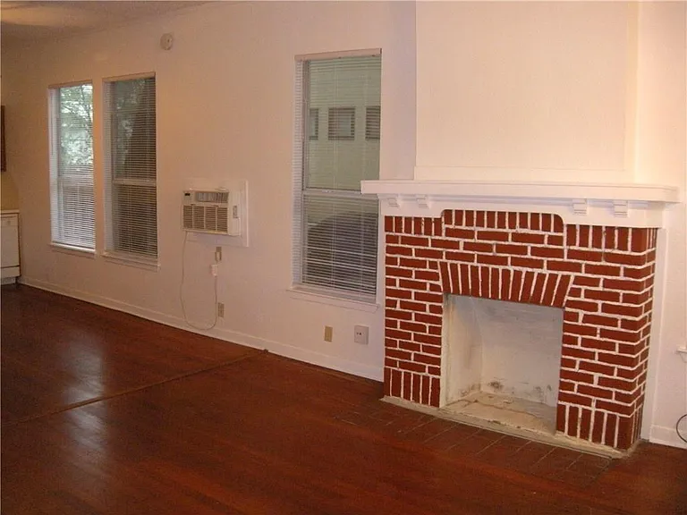 1607 Palma Plz #B — Photo 8