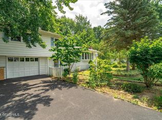 9 Emerson Dr, Latham, NY 12110