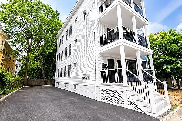 3 Evergreen Ave #3 — Photo 1