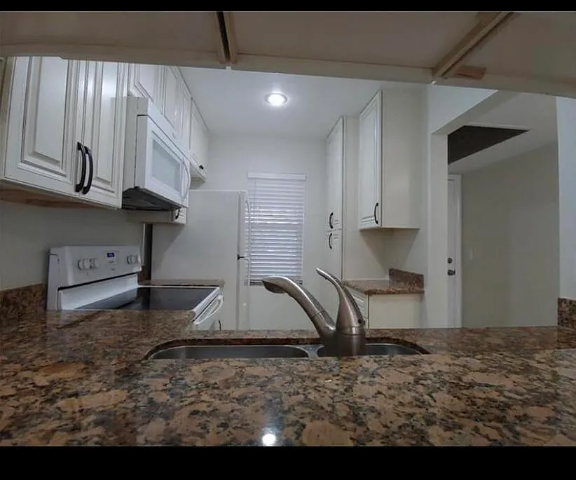 3 bed, 2.0 bath, 980 sqft, $2,550 — Photo 2