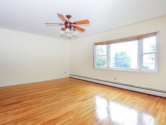 3rd image of 37 Victoria Ln Floor 2