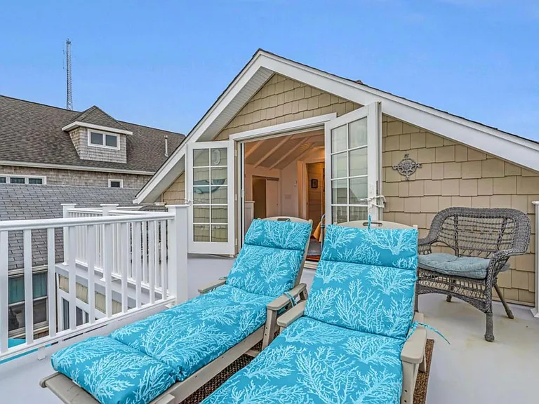 41 Beach Front Front — Photo 3