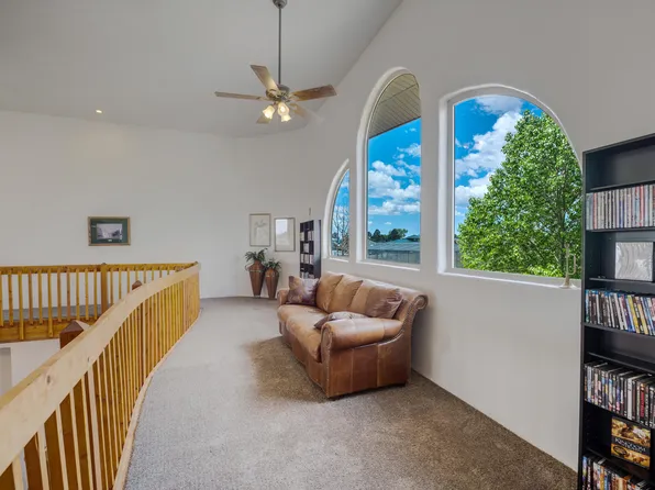 2109 Longview Dr, Las Vegas, NM 87701