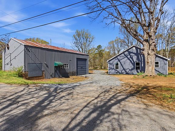 2nd image of 319 Blair Mill Rd