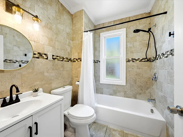 246 Stone Ave #1 — Photo 2