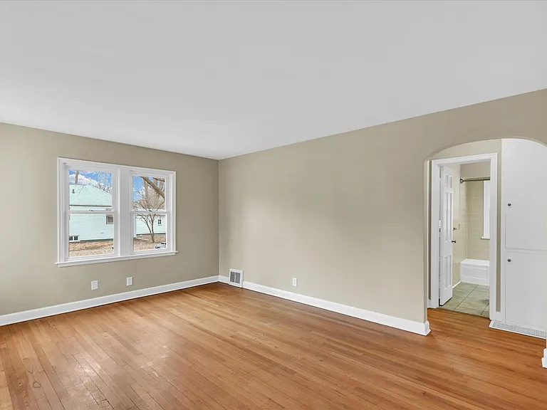 502 E Washington St — Photo 26