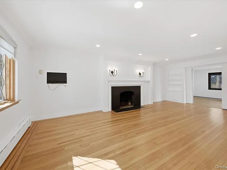 54 Vernon Pkwy — Photo 4