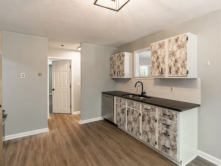 303 Brown Bridge Rd — Photo 7