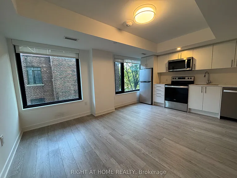 3 Strathgowan Ave #326 — Photo 16