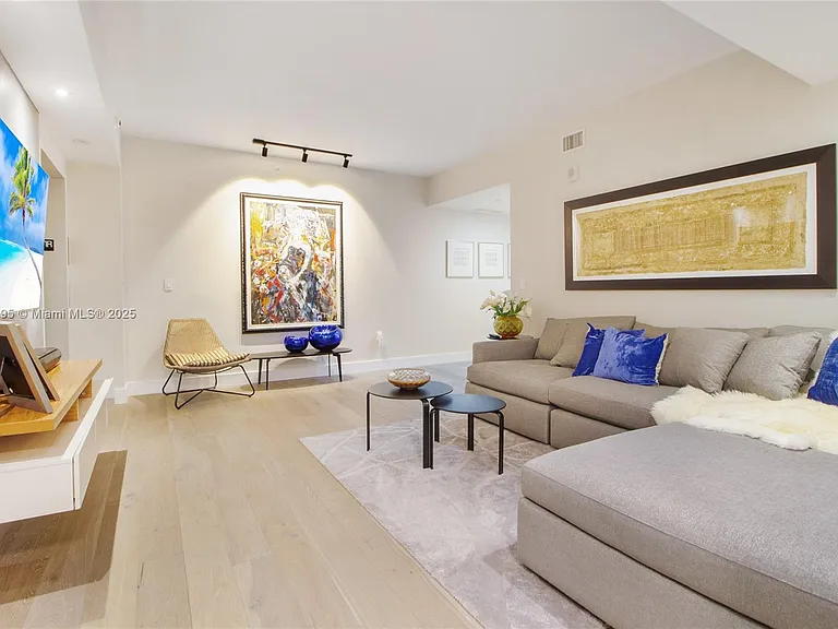 1010 Brickell Ave #3105 — Photo 5