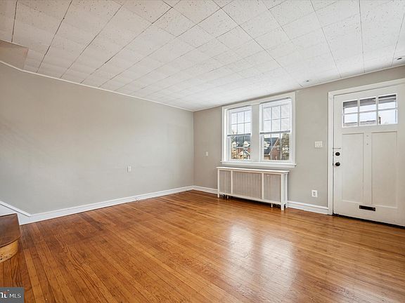 5th image of 265 W Essex Ave