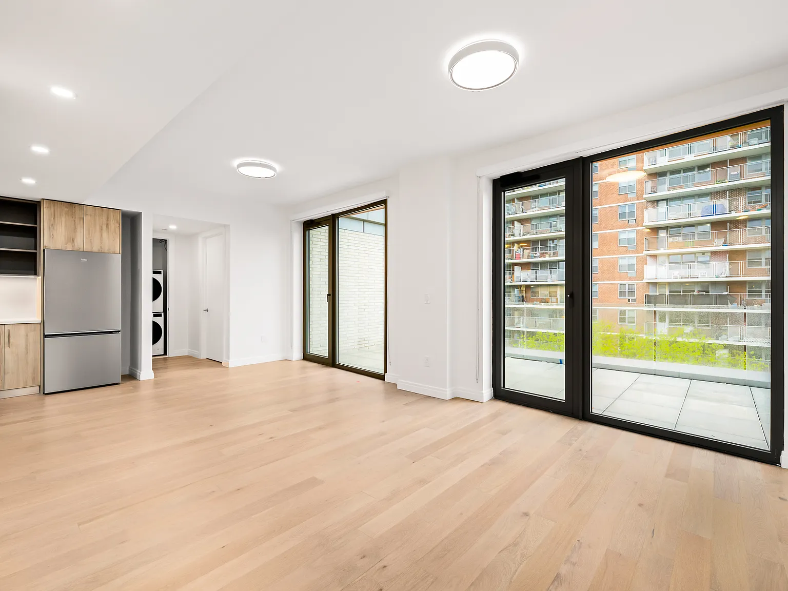 255 Lorimer Street — Photo 1