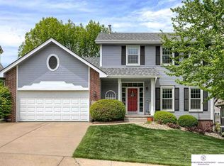 17322 William Cir, Omaha, NE 68130