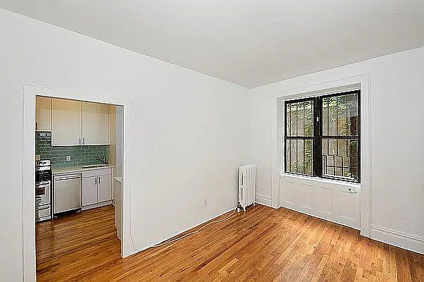 1st image of 240 W 15th St APT 4